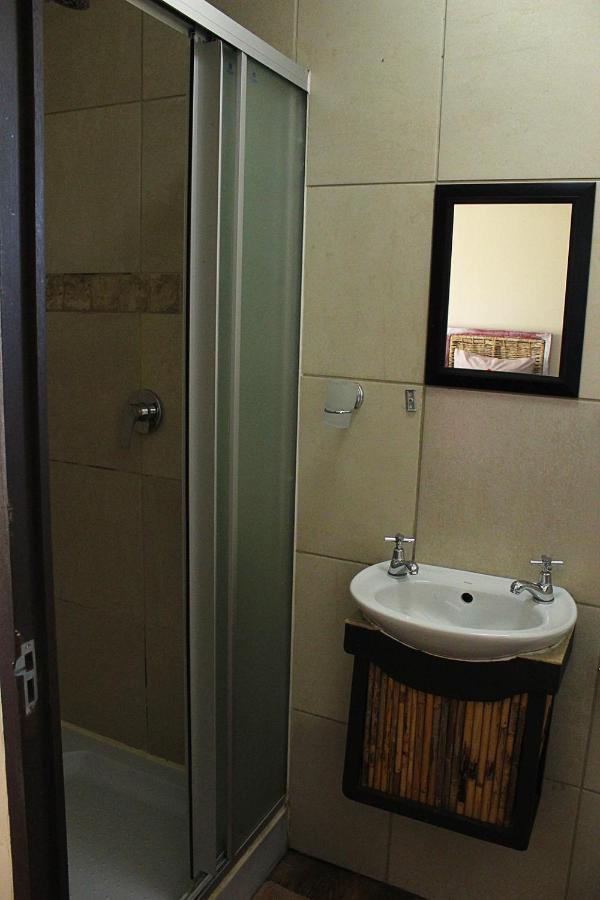 African Adventures Accommodation ダーバンヴィル エクステリア 写真