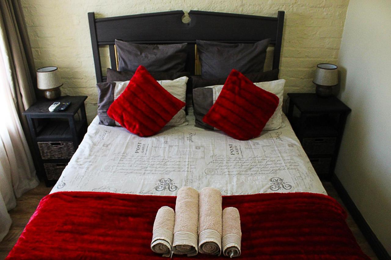 African Adventures Accommodation ダーバンヴィル エクステリア 写真