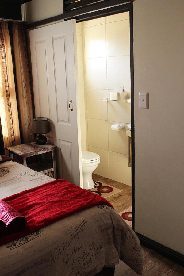 African Adventures Accommodation ダーバンヴィル エクステリア 写真